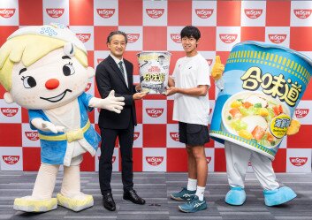 日清食品簽約 14 歲港產網壇新星蔡富泓
與中國香港網球總會攜手推動青少年網球發展
